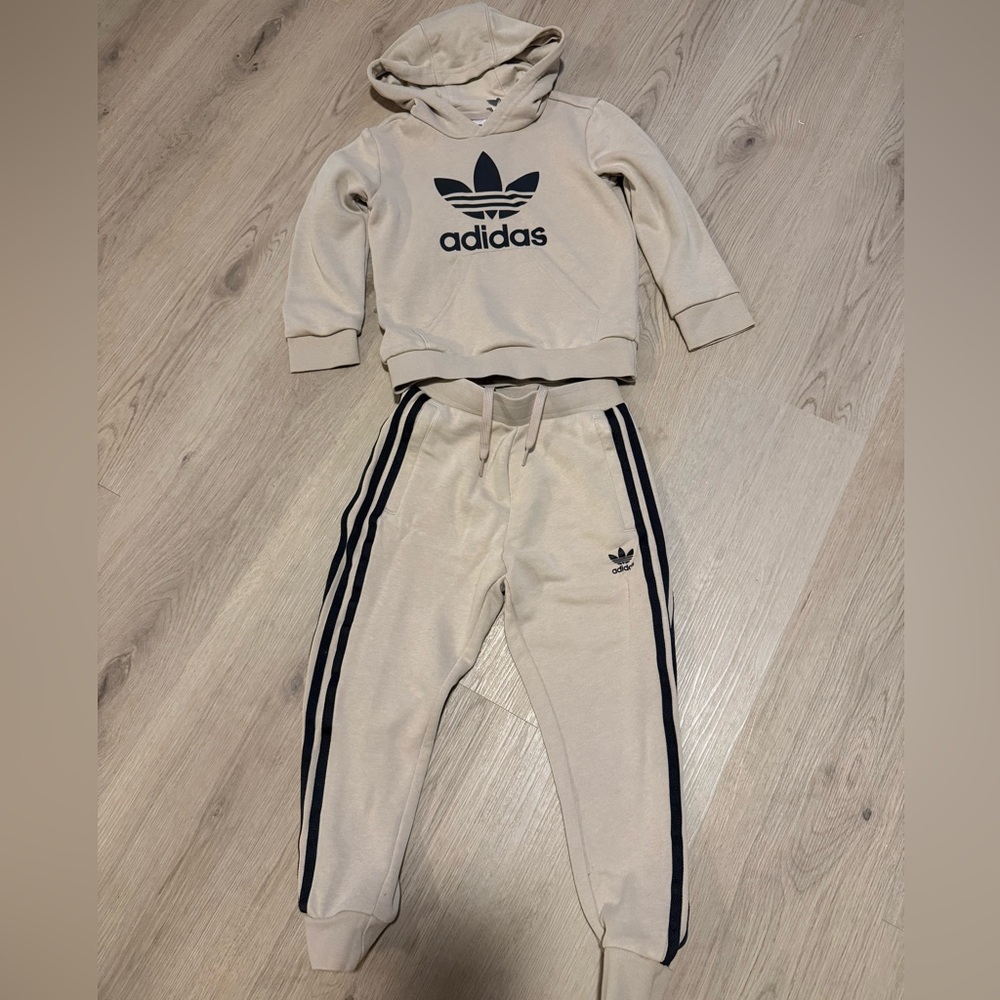 Adidas boys 5-6Y sweatsuit set